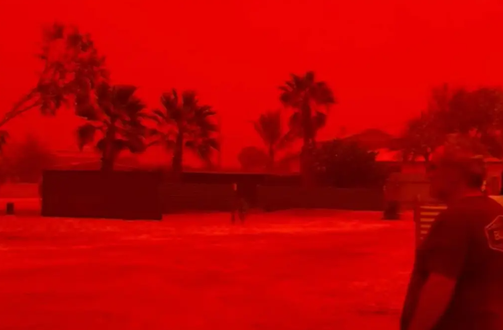 Австралию накрыло кроваво-красное небо перед циклоном Нарелл (ФОТО) - фото 2