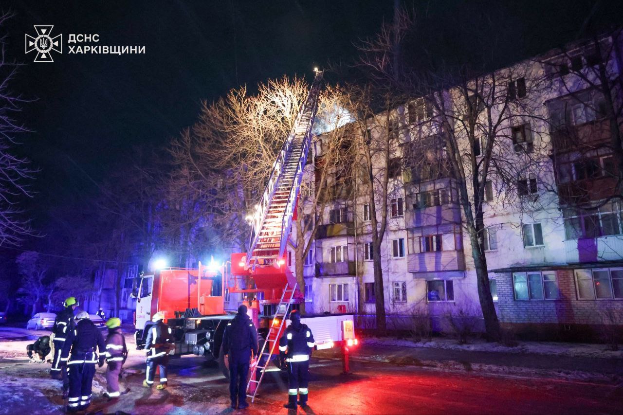 Враг ударил по Харькову: есть попадания в жилой дом - фото 2