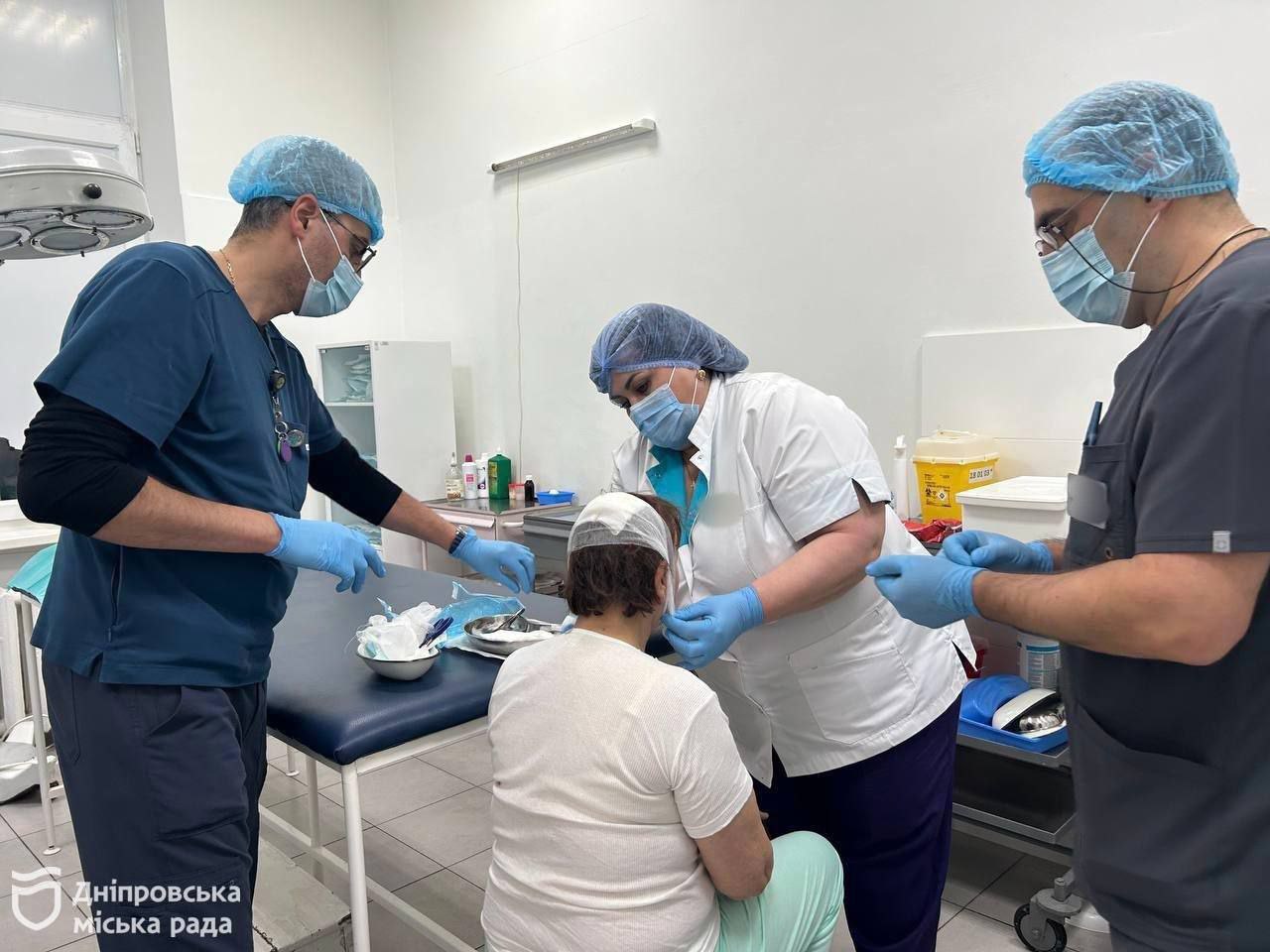 Кров ллється з каталок: лікар Дніпра про смертельний удар по місту - фото 2