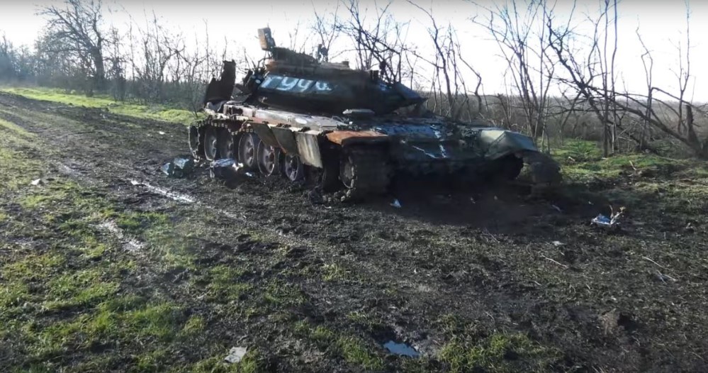 Зафиксирована первая потеря россиянами танка Т-90С (ФОТО) - фото 2