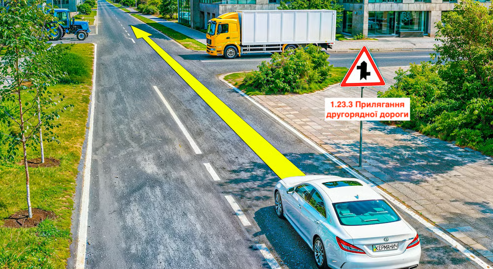 Тест ПДД: кому должен уступить водитель белого авто на перекрестке - фото 2