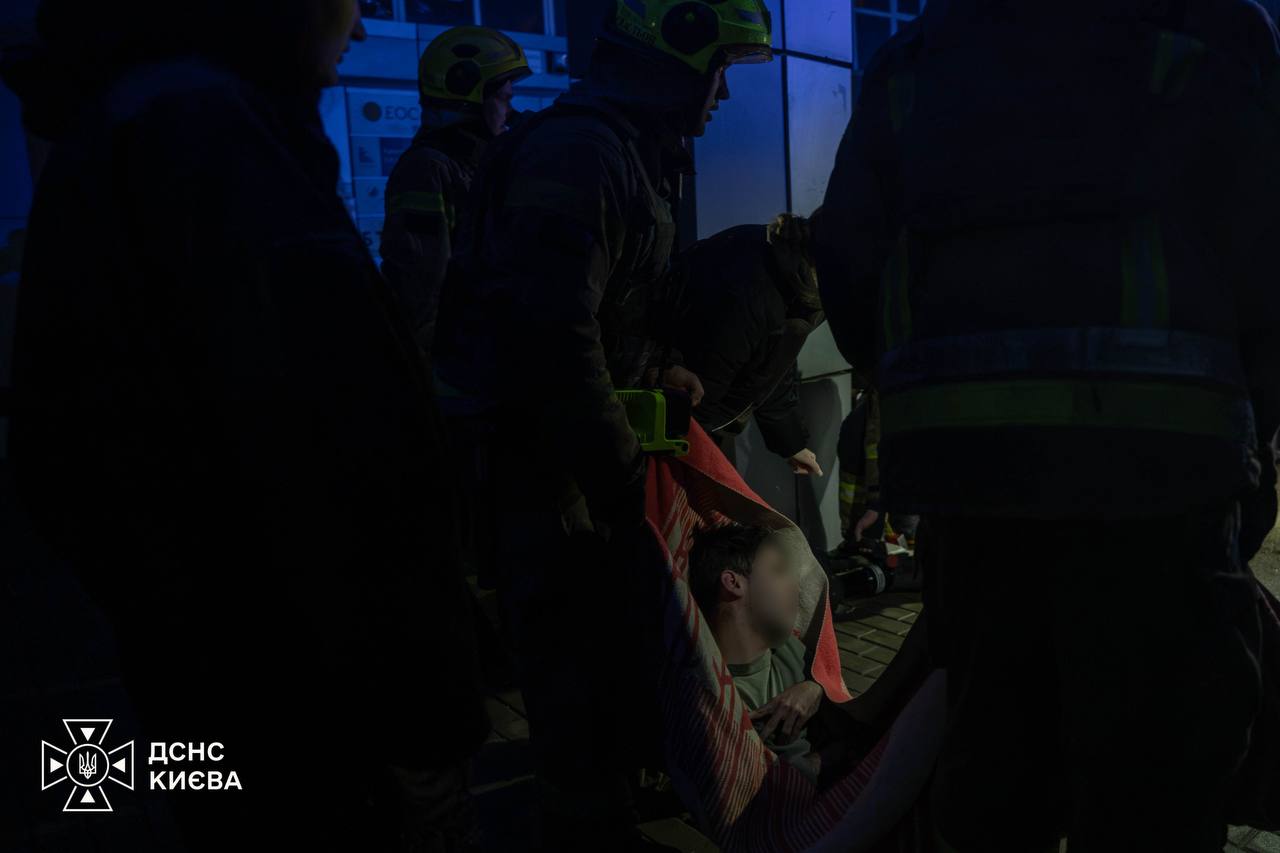 Баллистический удар по Киеву: есть погибшие и раненые - фото 2