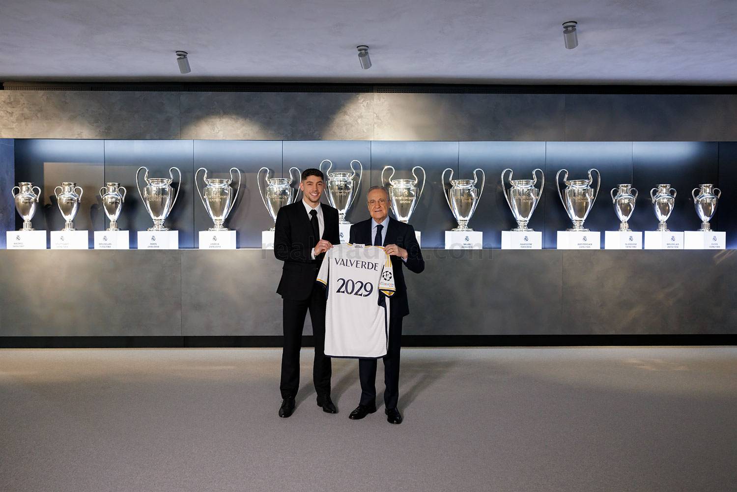 Офіційно: “Реал” продовжив контракт з одним із лідерів команди (фото) - фото 2