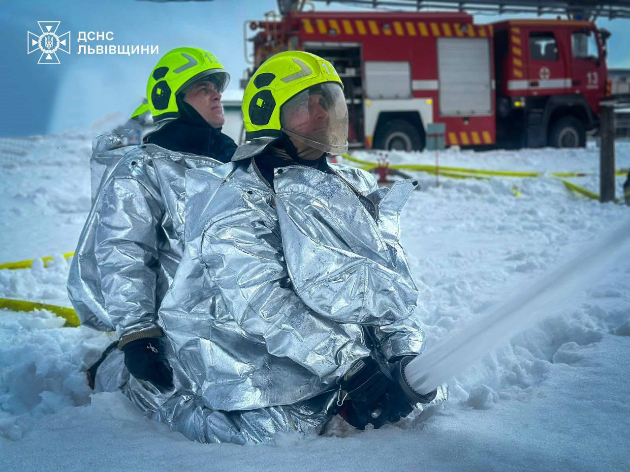 Позакривайте вікна та не виходьте на вулицю: мешканців Львівщини попередили про небезпеку - фото 2