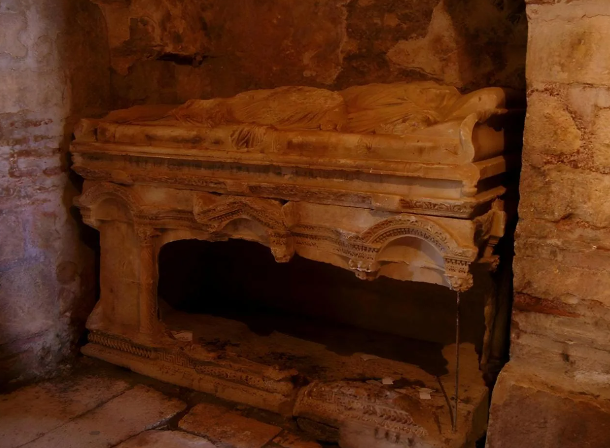 Археологи знайшли перше місце поховання Святого Миколая - фото 2 Археологи знайшли перше місце поховання Святого Миколая - фото 2