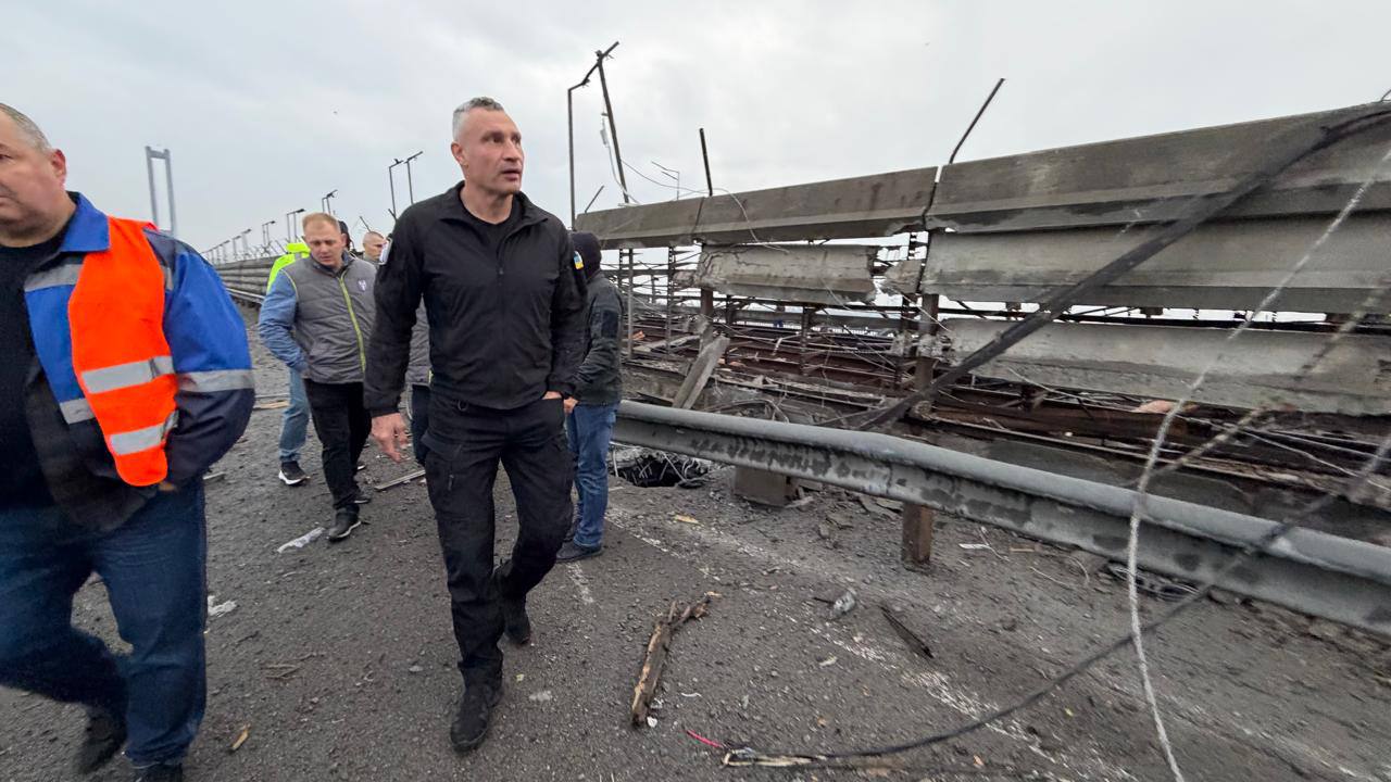 Обстріл Києва: балістика пошкодила Південний міст, Кличко показав перші фото - фото 2