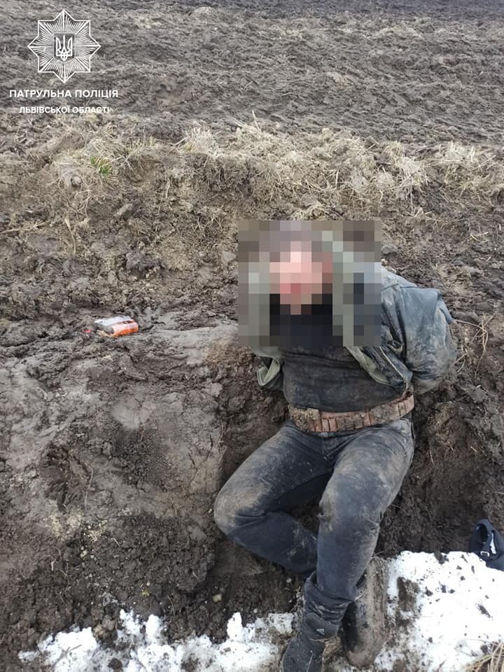 На трассе Киев – Чоп водитель совершил ДТП и стрелял в полицейских - фото 3
