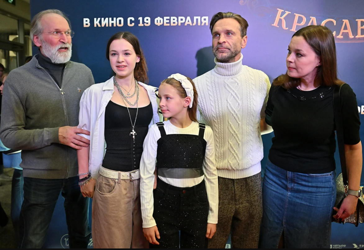  Сильно сдал: российский актер и звезда ”Сватов” впервые за долгое время появился на публике (ФОТО) - фото 2