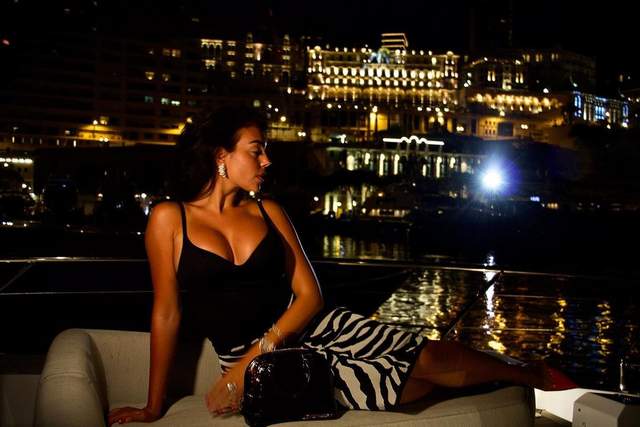 Джорджина Родрігес похвалилася ідеальним тілом, виклавши сексуальні кадри з яхти - фото 2