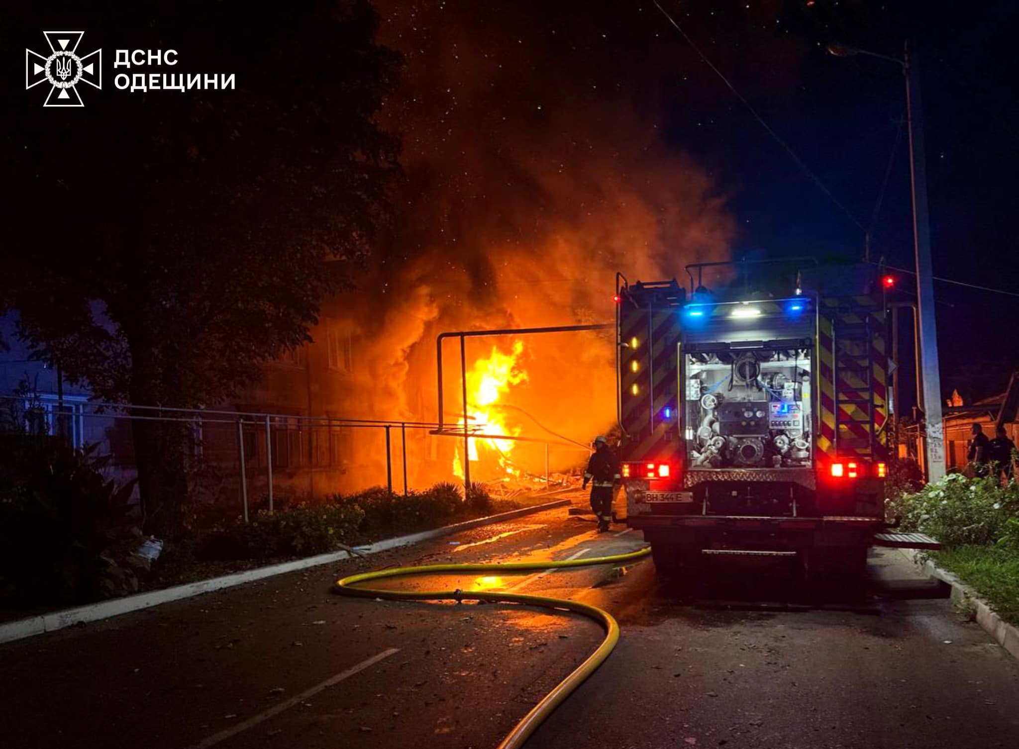 Рятувальники показали перші кадри з місця прильоту в Одеській області (ФОТО, ВІДЕО) - фото 11