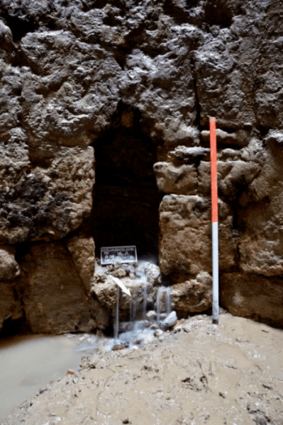 Археологи обнаружили 2500-летний колодец с проклятиями (ФОТО) - фото 3