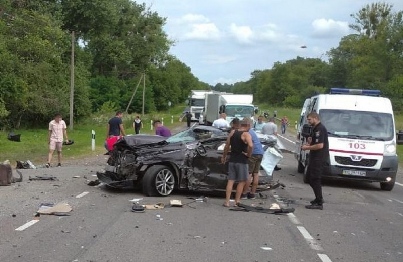 Тройное ДТП во Львовской области: пострадавших отправили в больницу - фото 2