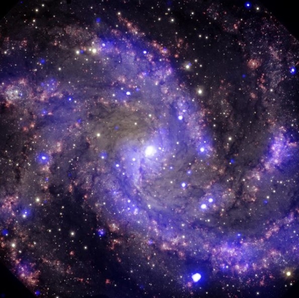 Ученые NASA показали удивительную Галактику Фейерверк (ФОТО)  - фото 2