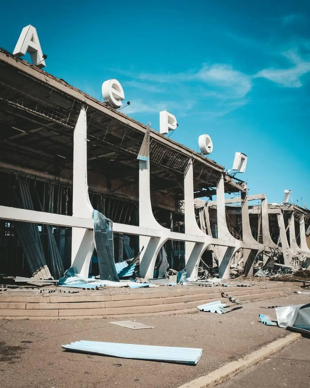Показали, як виглядає зруйнований окупантами Миколаївський аеропорт (ФОТО) - фото 3