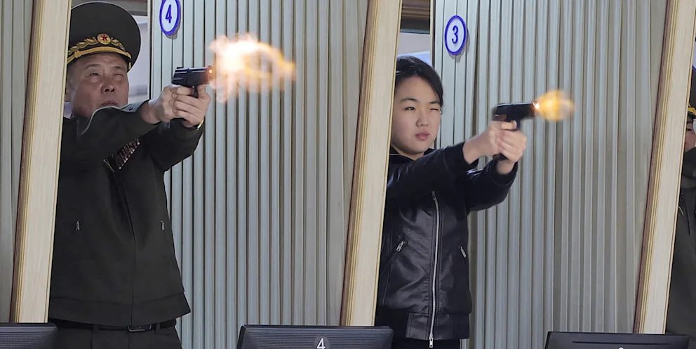 Воспитание диктатора: почему Ким Чен Ын демонстрирует дочь на фоне испытаний оружия, игнорируя ее имя в отчетах - фото 2