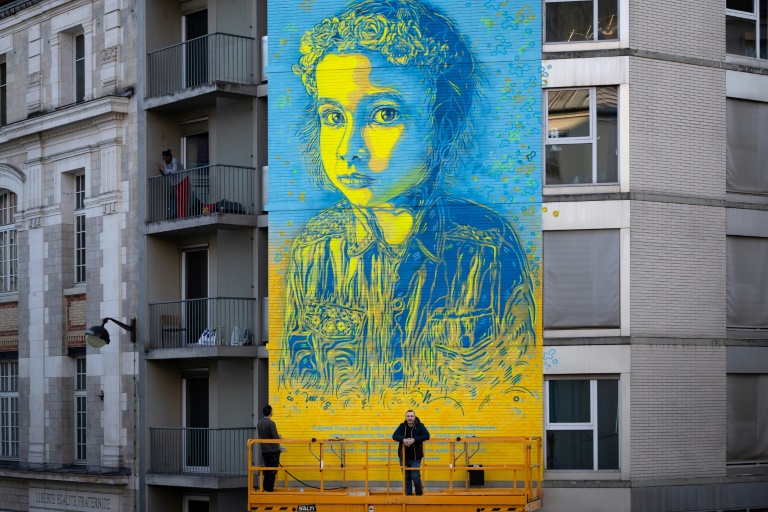 У Парижі з'явилося графіті, присвячене Україні (ФОТО) - фото 2