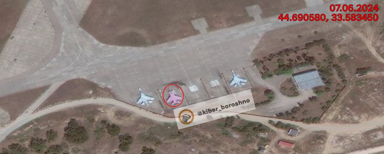 На российском аэродроме стоят два розовых самолета МиГ-31: какая причина такого цвета - фото 2