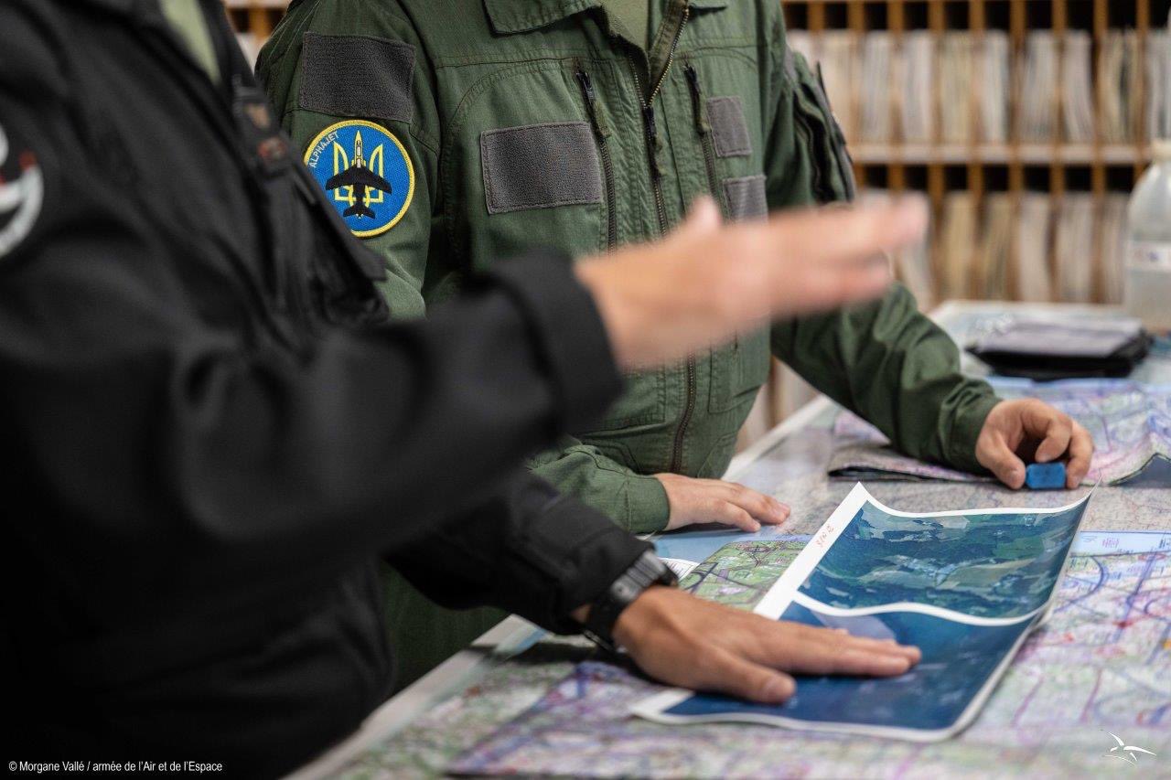 Первая группа украинских пилотов завершила подготовку на самолетах Alphajet - фото 2