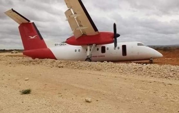 У Сомалі розбився пасажирський літак (ФОТО) - фото 2