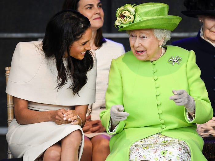 Фотофакт: самые дорогие наряды, которые носили члены британской королевской семьи - фото 13