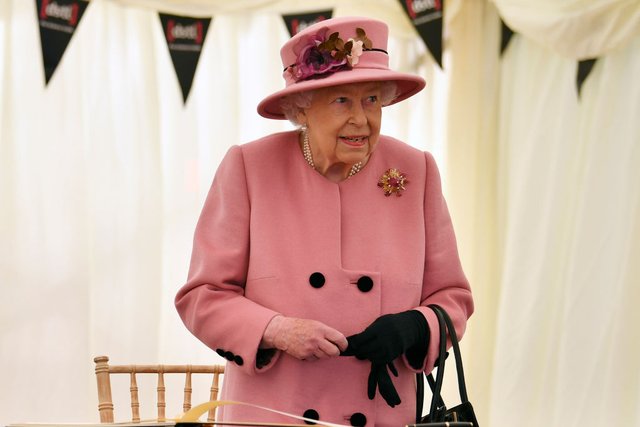 Наконец вышла в свет: Елизавета II посетила официальное мероприятие - фото 2