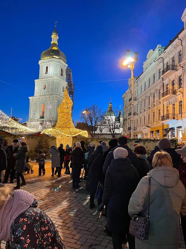 На Софийскую площадь в Киеве вернули «волшебную шляпу» - фото 2