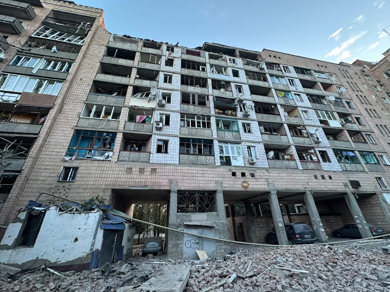 Оккупанты массово сбросили авиабомбы на два города: что известно об атаке - фото 2
