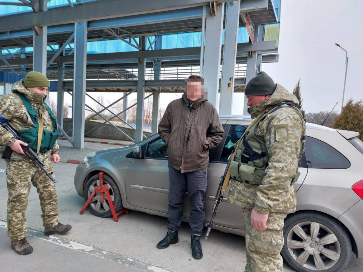 На кордоні з Молдовою чоловік сховався в ”пакунку малюка”, щоб втекти з України (ФОТО) - фото 5