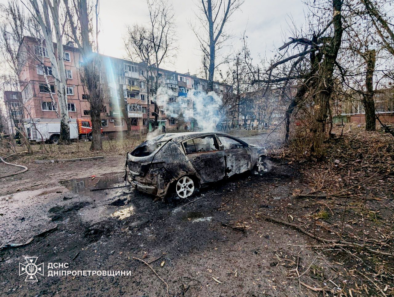 В Кривом Роге оккупанты повторно ударили по спасателям, приехавшим на ликвидацию первого удара (ФОТО) - фото 4