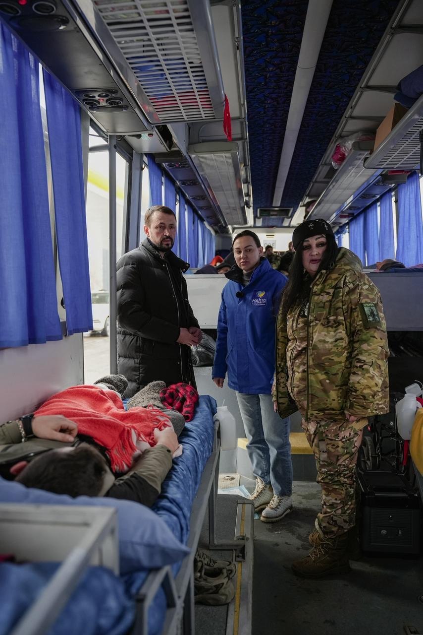 Медичні екіпажі для евакуації поранених підсилили обладнанням від фонду «Надія» і Валерія Дубіля - фото 2