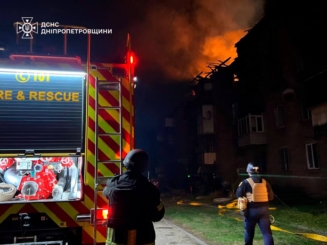 Массированный удар по Днепропетровщине: люди оказались под завалами - фото 2