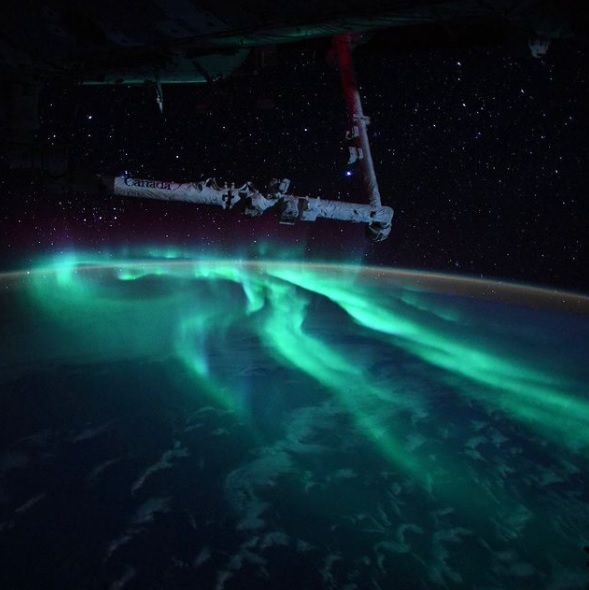 Астронавти на МКС показали, як з космосу виглядає одне з найкрасивіших атмосферних явищ Землі (ФОТО) - фото 2