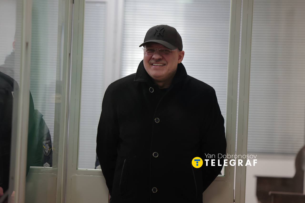 Бренд носят Том Круз и Морган Фриман: Галущенко пришел в суд в пальто за тысячи евро (ФОТО) - фото 2