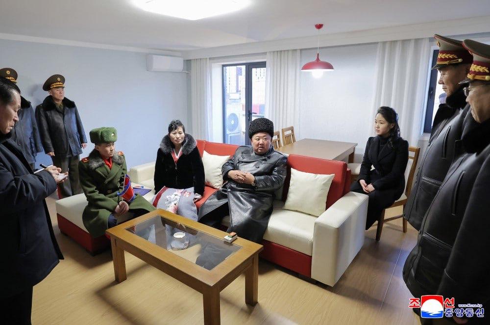 Ким Чен Ын открыл в Пхеньяне улицу в честь военных КНДР, погибших в войне против Украины (ФОТО) - фото 2