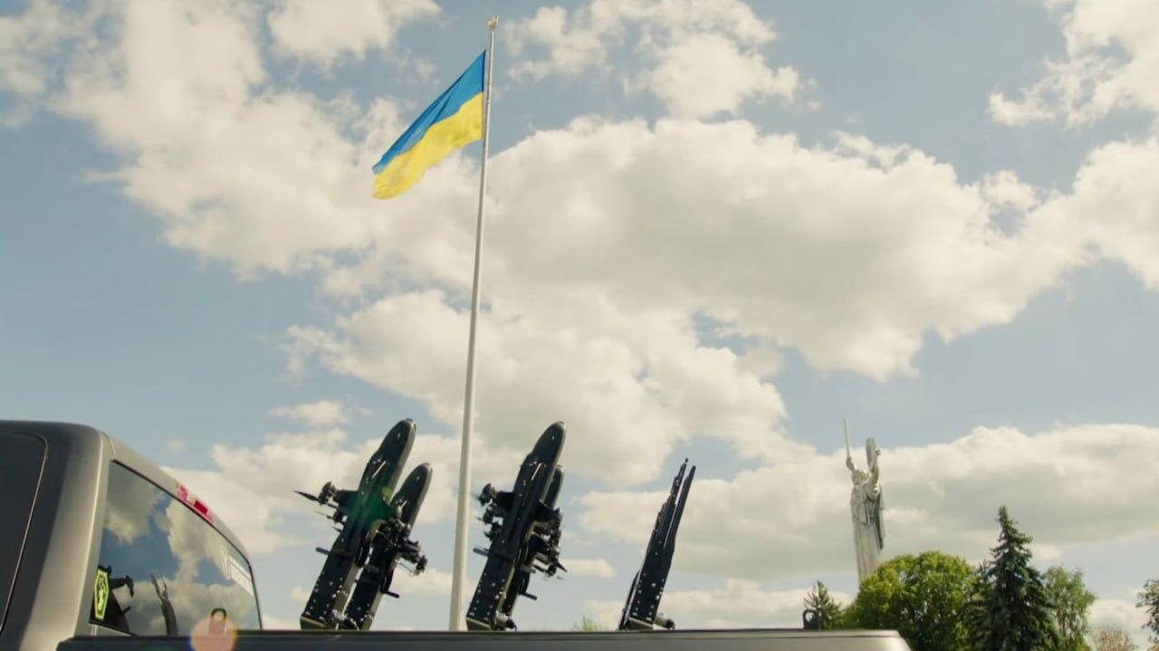 Парад в реалиях войны: по Крещатику прошли украинские боевые роботы, а по Днепру — морские дроны (ФОТО, ВИДЕО) - фото 2
