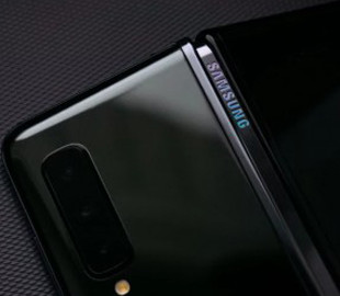 Компания Samsung показала, как будет выглядеть гибкий смартфон Galaxy Z Fold 2 - фото 2