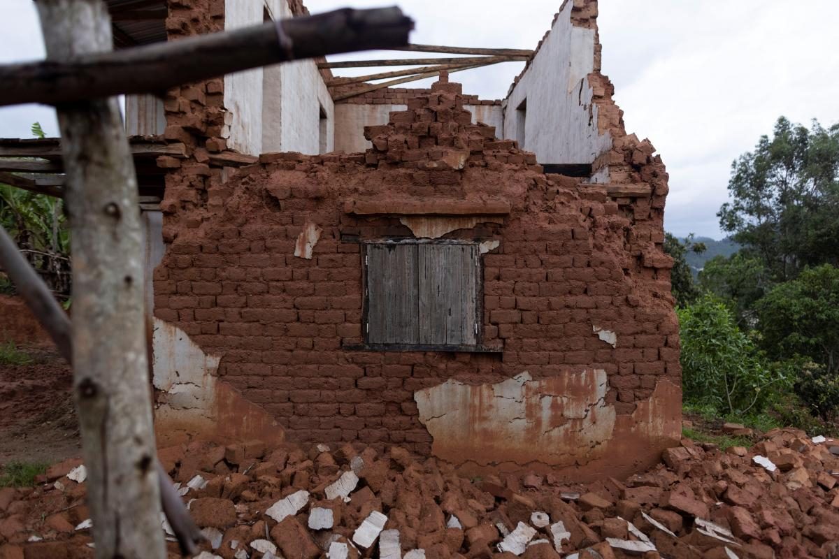 На Мадагаскар обрушився потужний циклон: негода знищила цілі села та вбила багато людей (ФОТО) - фото 4