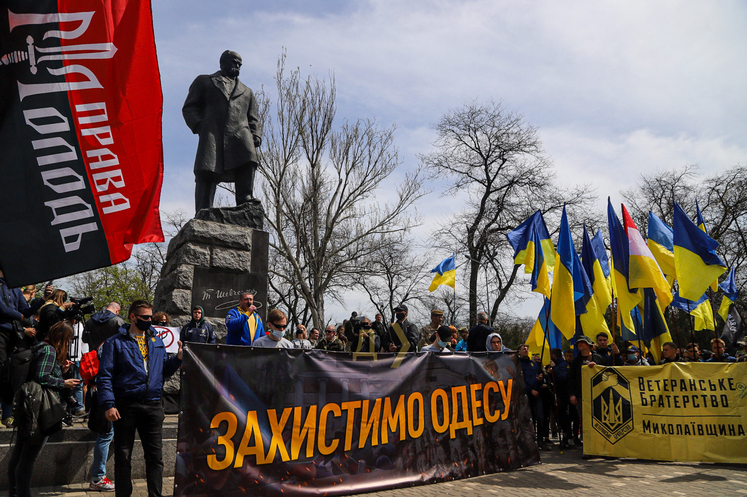Годовщина событий 2 мая: в Одессе состоялся «Марш защитников города» (ФОТО) - фото 8