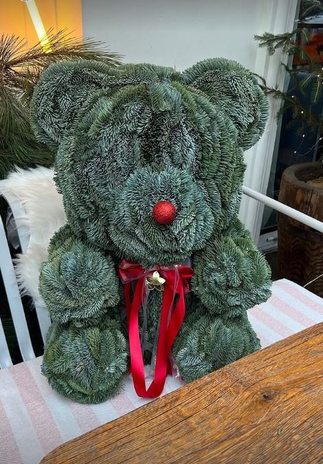В Одессе в цветочном магазине появились медведи из елки: новый зимний тренд - фото 2
