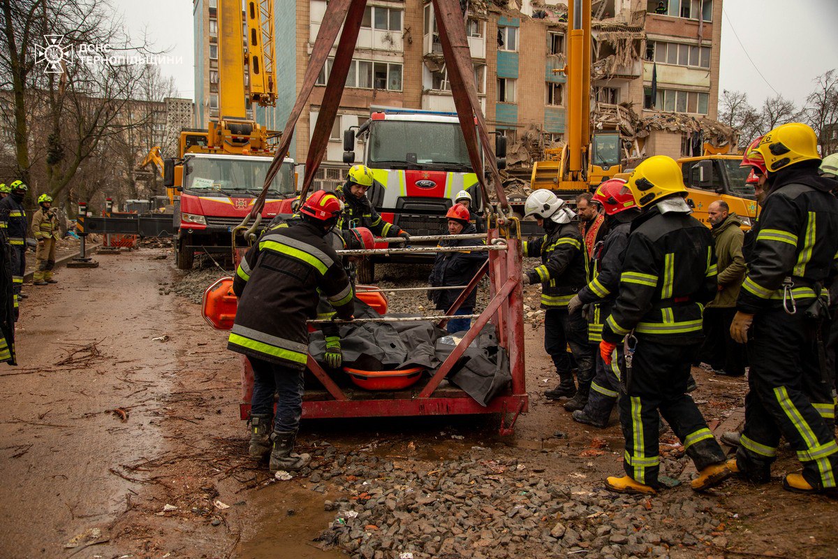 В Тернополе мужчина дождался жену и детей: спасатели достали их тела (ОБНОВЛЕНО) - фото 2