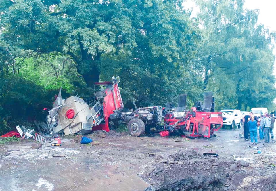 На Івано-Франківщині пожежний автомобіль потрапив в аварію - фото 2