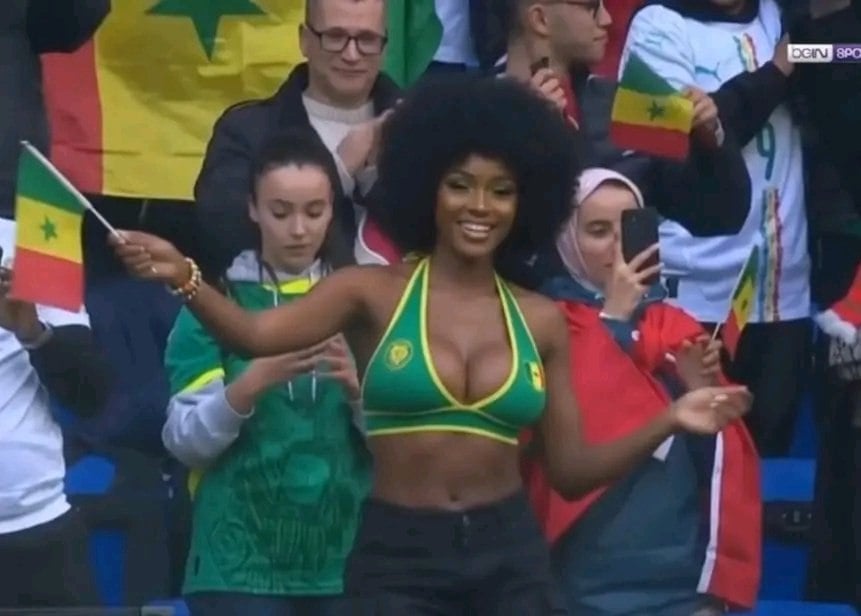 Потрясающее фото футбольных фанаток на Кубке Африки попало в курьез - фото 2