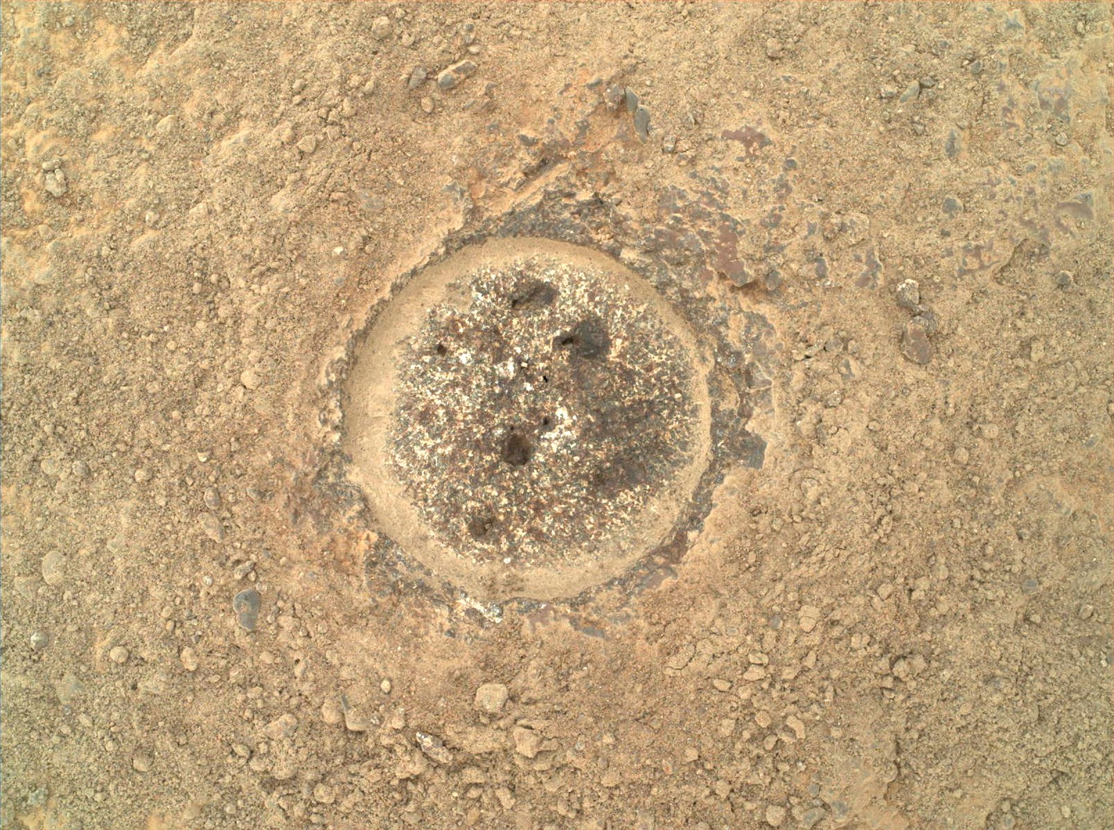 Неймовірний Марс: NASA показало нові вражаючі кадри - фото 3