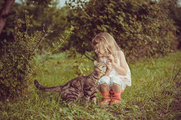 Двадцать фотографий, доказывающие, что ребёнку нужен кот - их очарование и теплота зашкаливает - фото 15