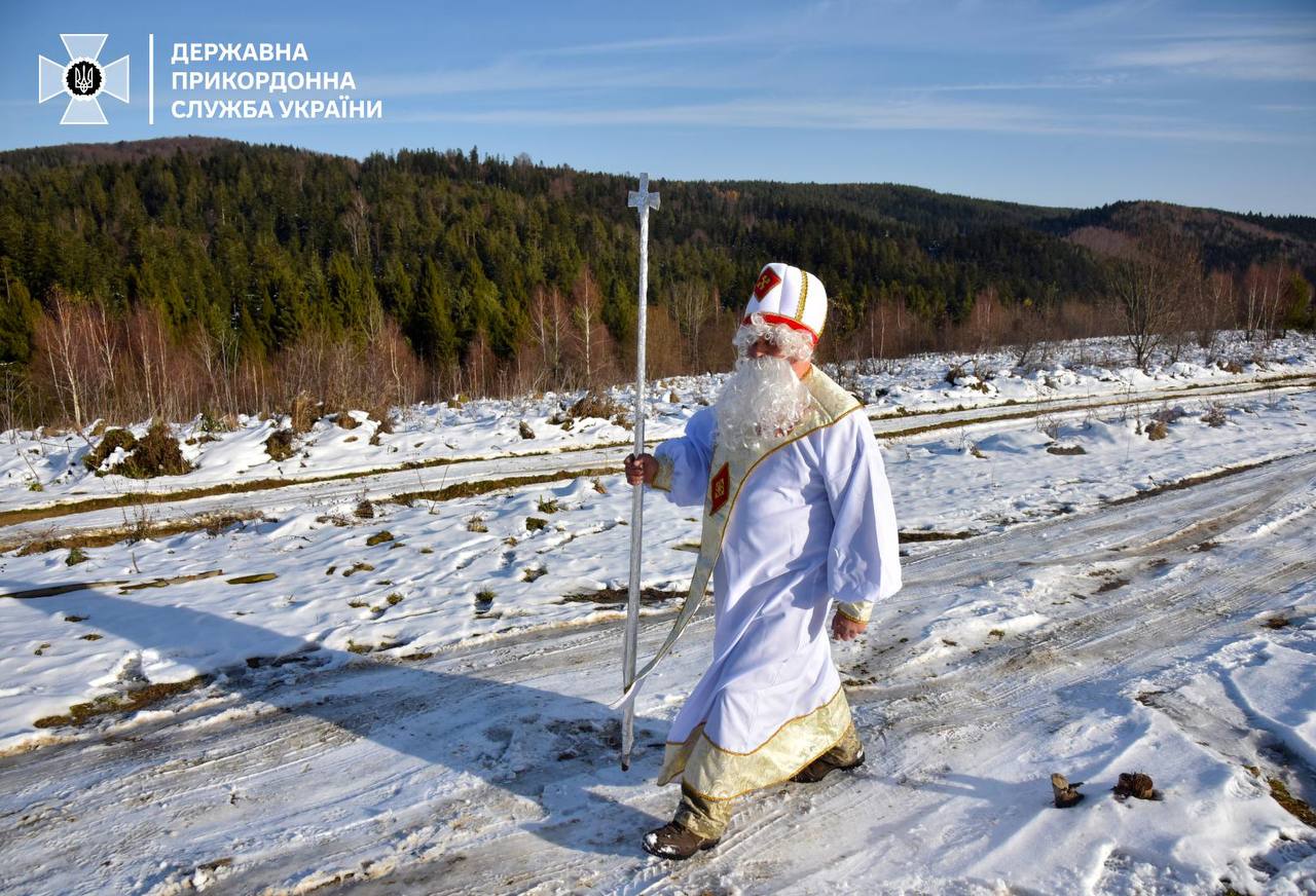 На государственной границе заметили Святого Николая (ФОТО) - фото 2