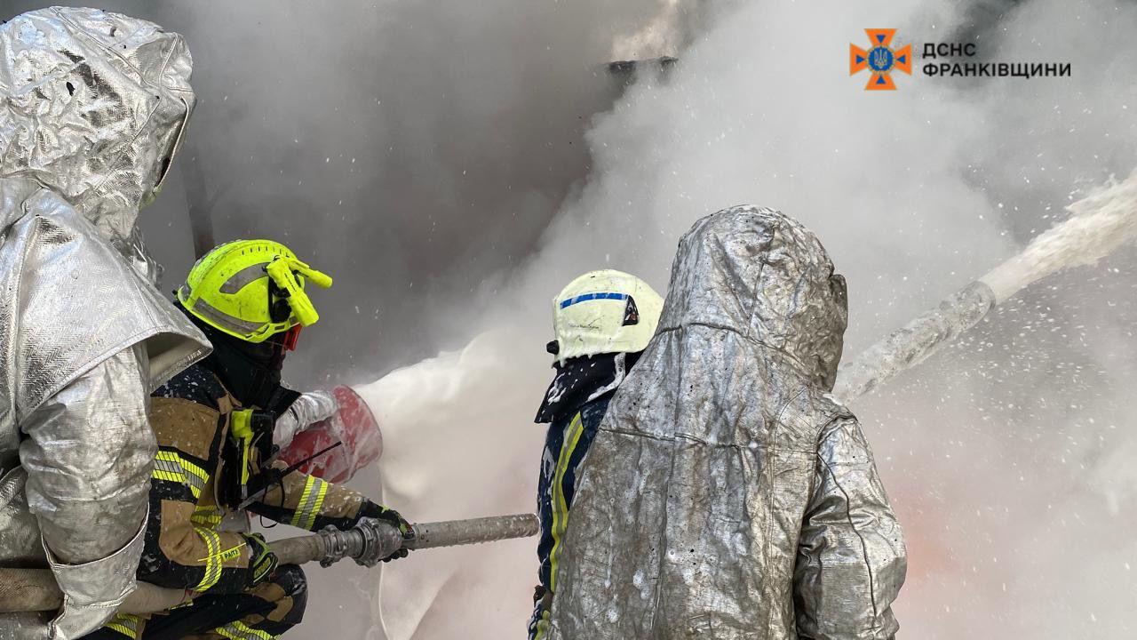 В ГСЧС показали, что ракеты наделали сегодня утром (ФОТО) - фото 5