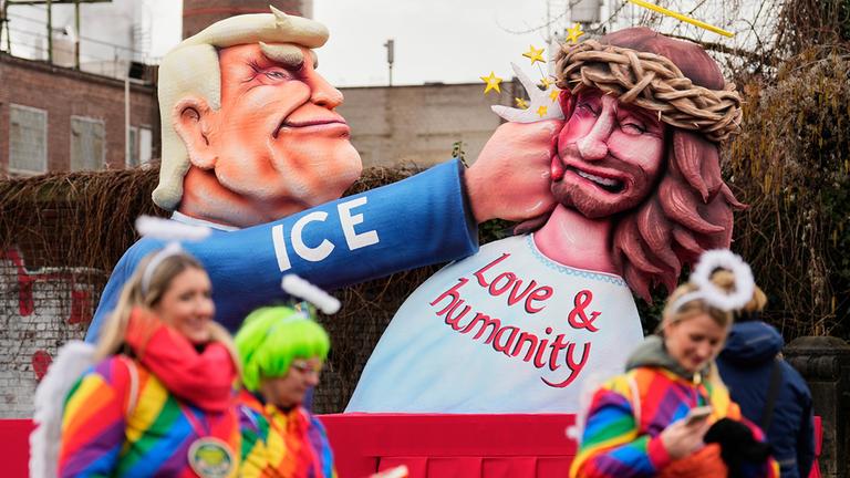 У Німеччині виставили нові скульптури Путіна, які висміюють російського диктатора (ФОТО) - фото 2