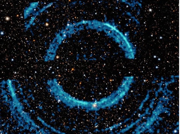 Ученые из NASA обнаружили удивительные кольца вокруг чёрной дыры (ФОТО) - фото 2