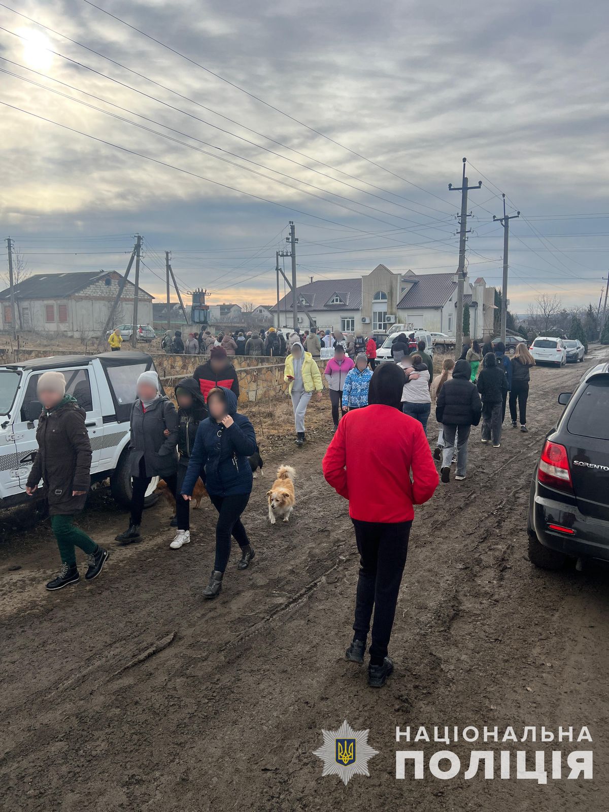 На Вінничині більше доби шукали трирічну дитину: хлопчика весь час грів його пес - фото 2