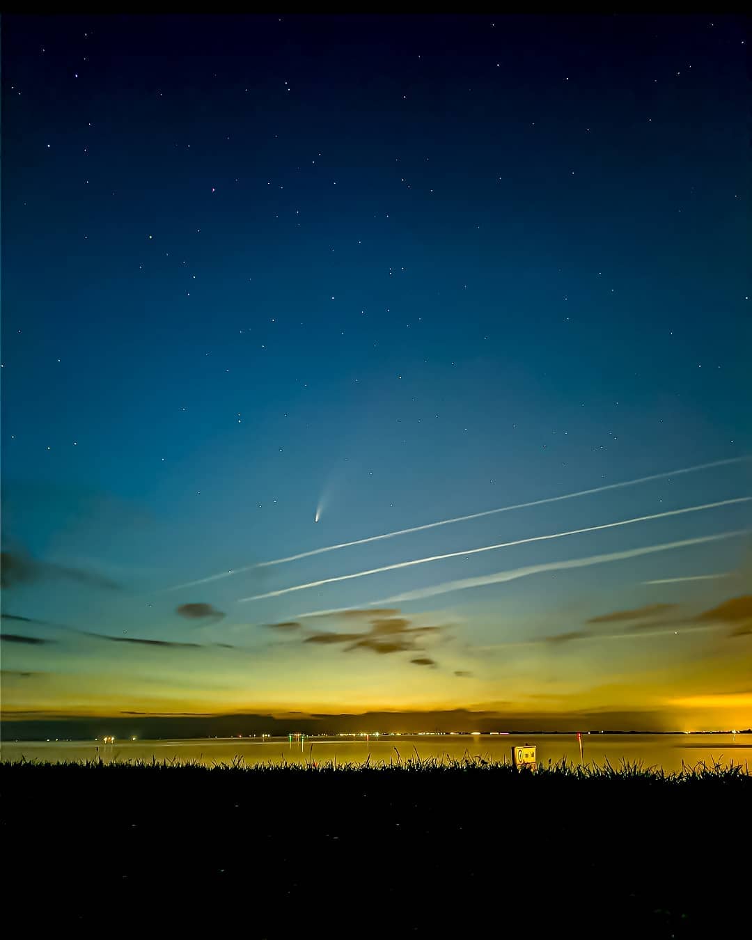 Захопливі знімки комети Neowise з різних країн опубліковані в Мережі (ФОТО) - фото 19